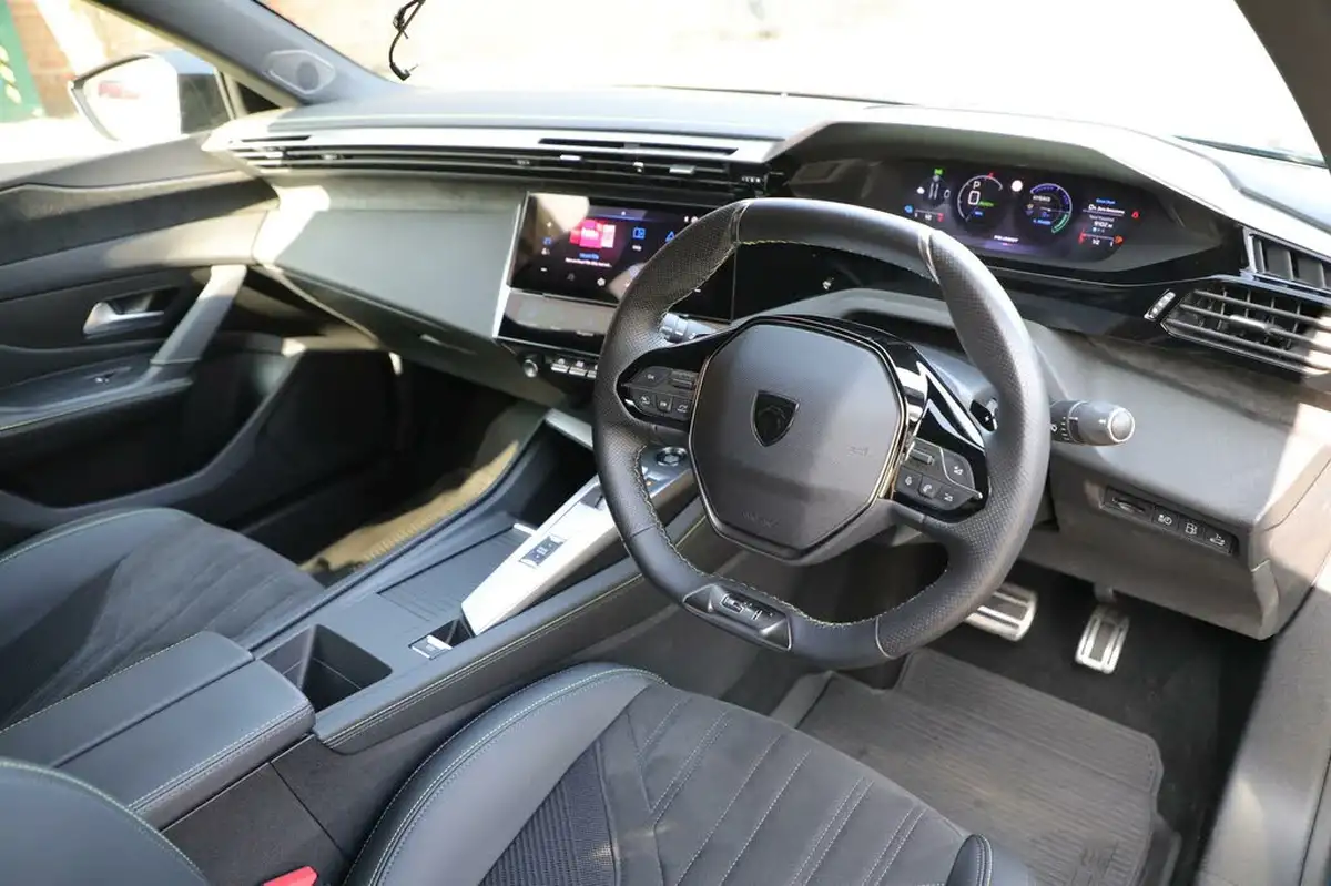 2023-peugeot-408-16-puretech-gt-225ps-big-16