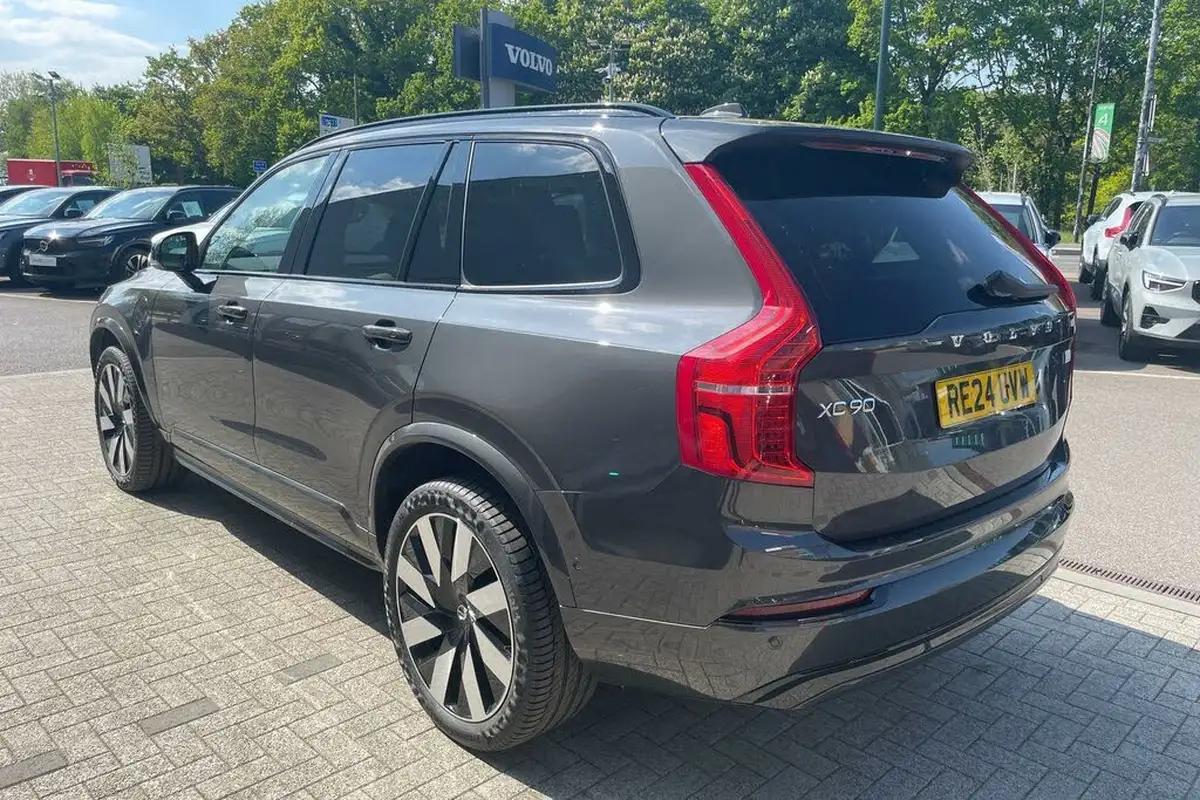 2024-volvo-xc90-20-t8-plus-big-10