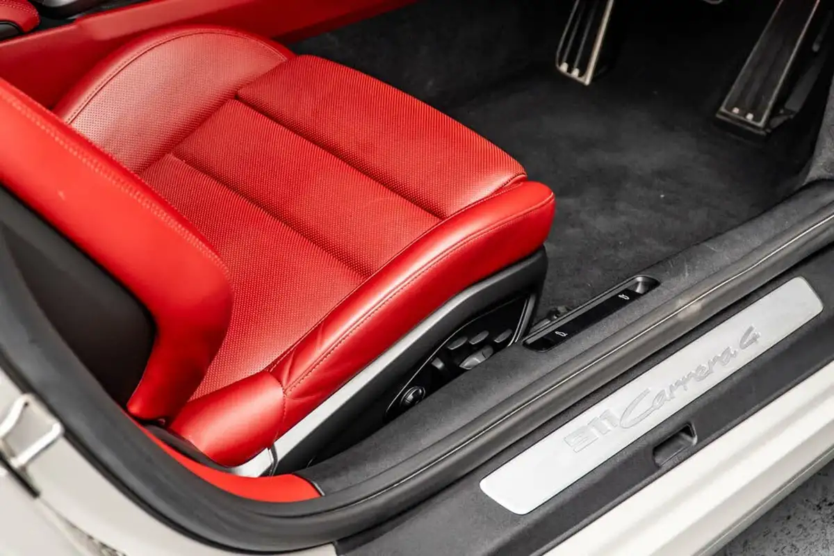2021-porsche-911-30-carrera-4-coupe-big-38