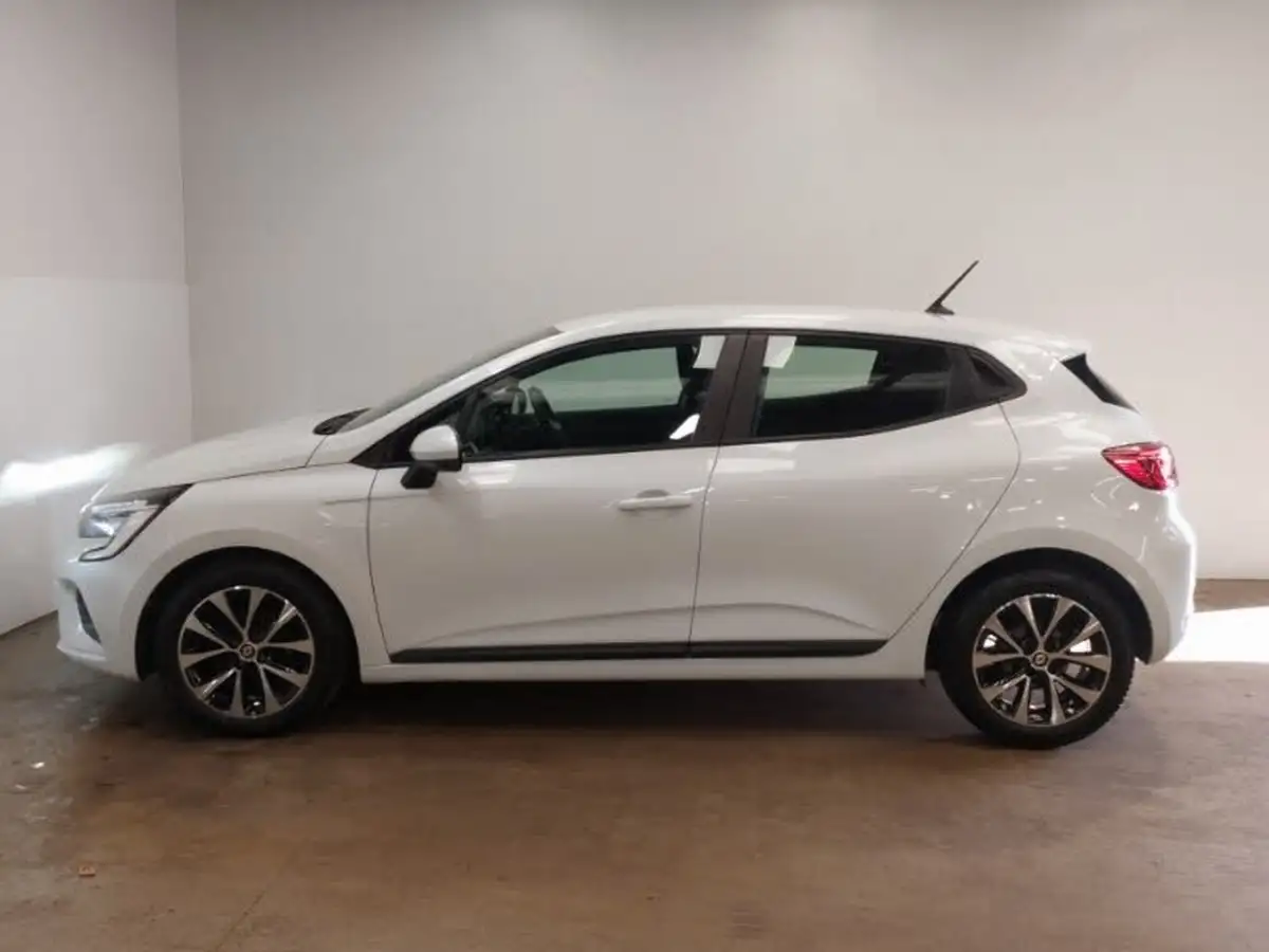 2022-renault-clio-10-tce-iconic-edition-big-3