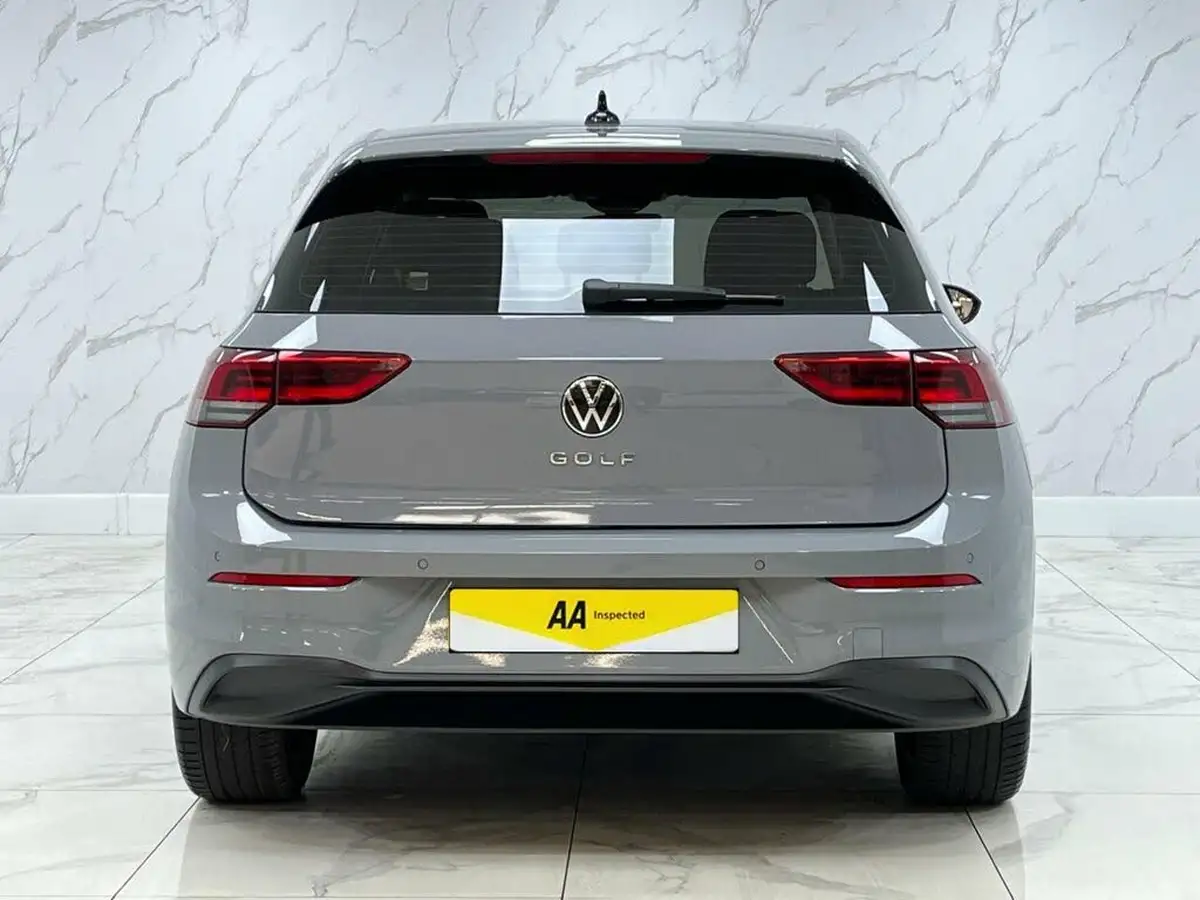 2024-volkswagen-golf-10-tsi-life-hatchback-big-12