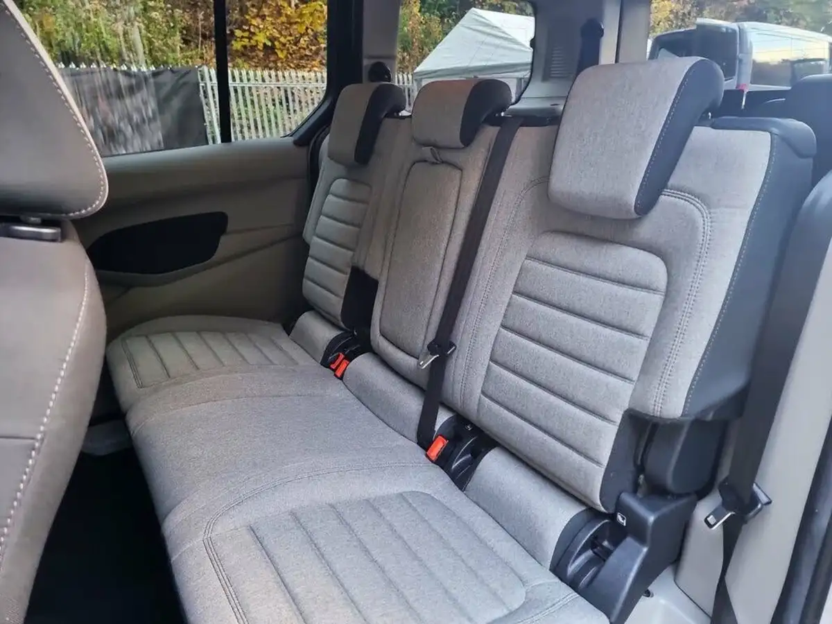 2019-ford-grand-tourneo-connect-15-titanium-big-15