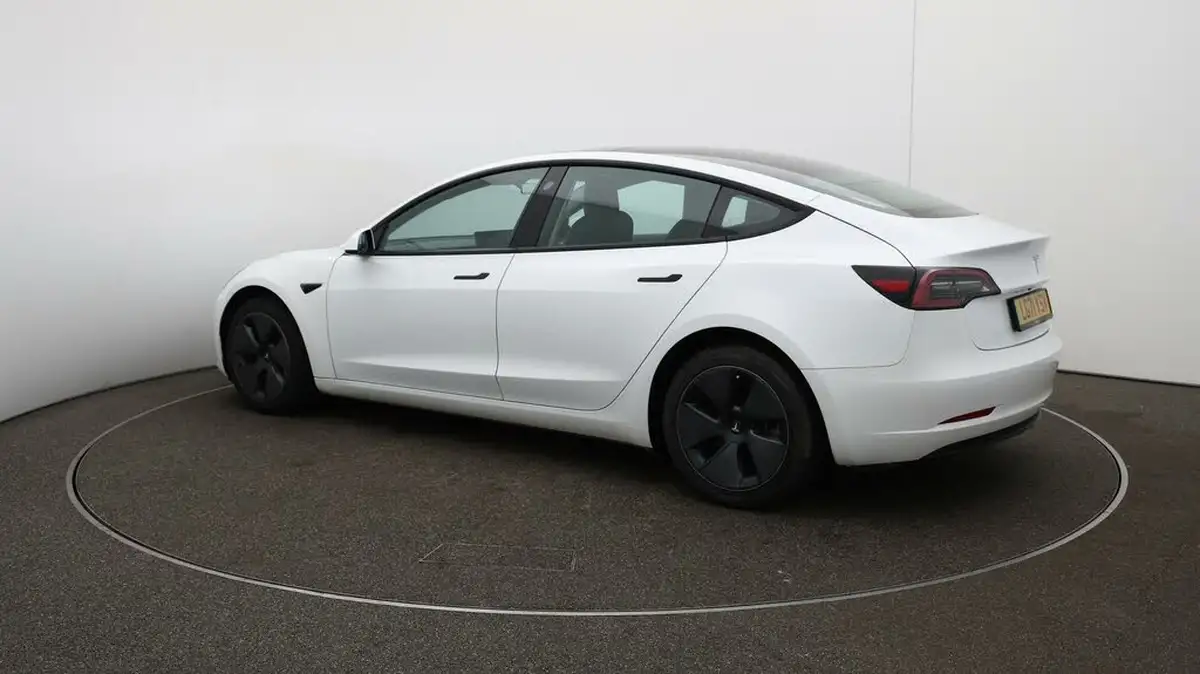 2021-tesla-model-3-e-long-range-awd-big-35