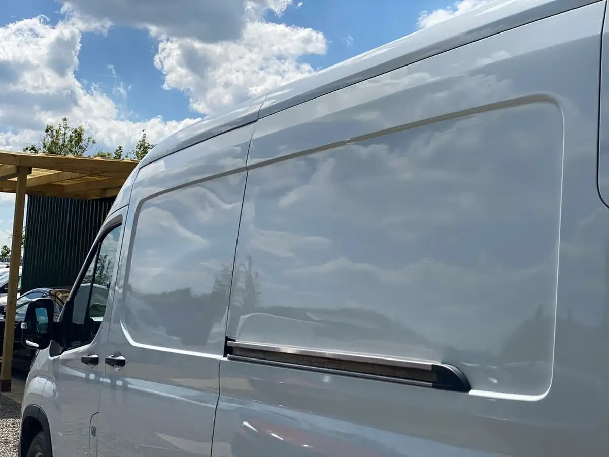 2023-maxus-deliver-9-big-32