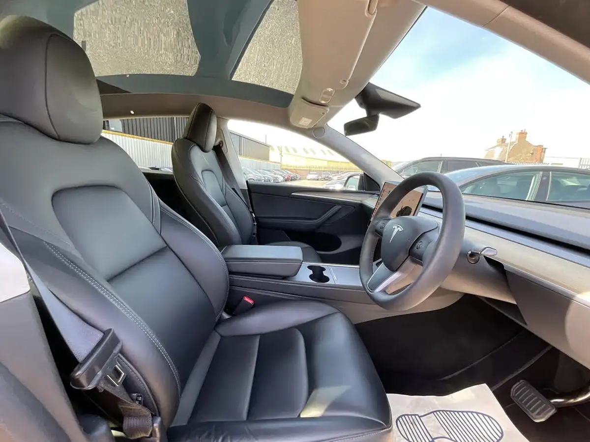2022-tesla-model-y-e-long-range-big-5