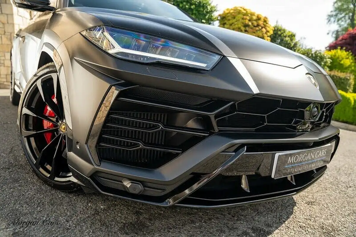 2022-lamborghini-urus-40-no-trim-big-23