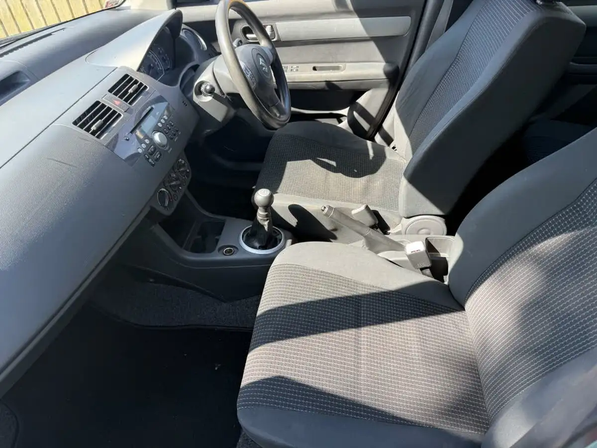 2007-suzuki-swift-13-gl-5d-big-25