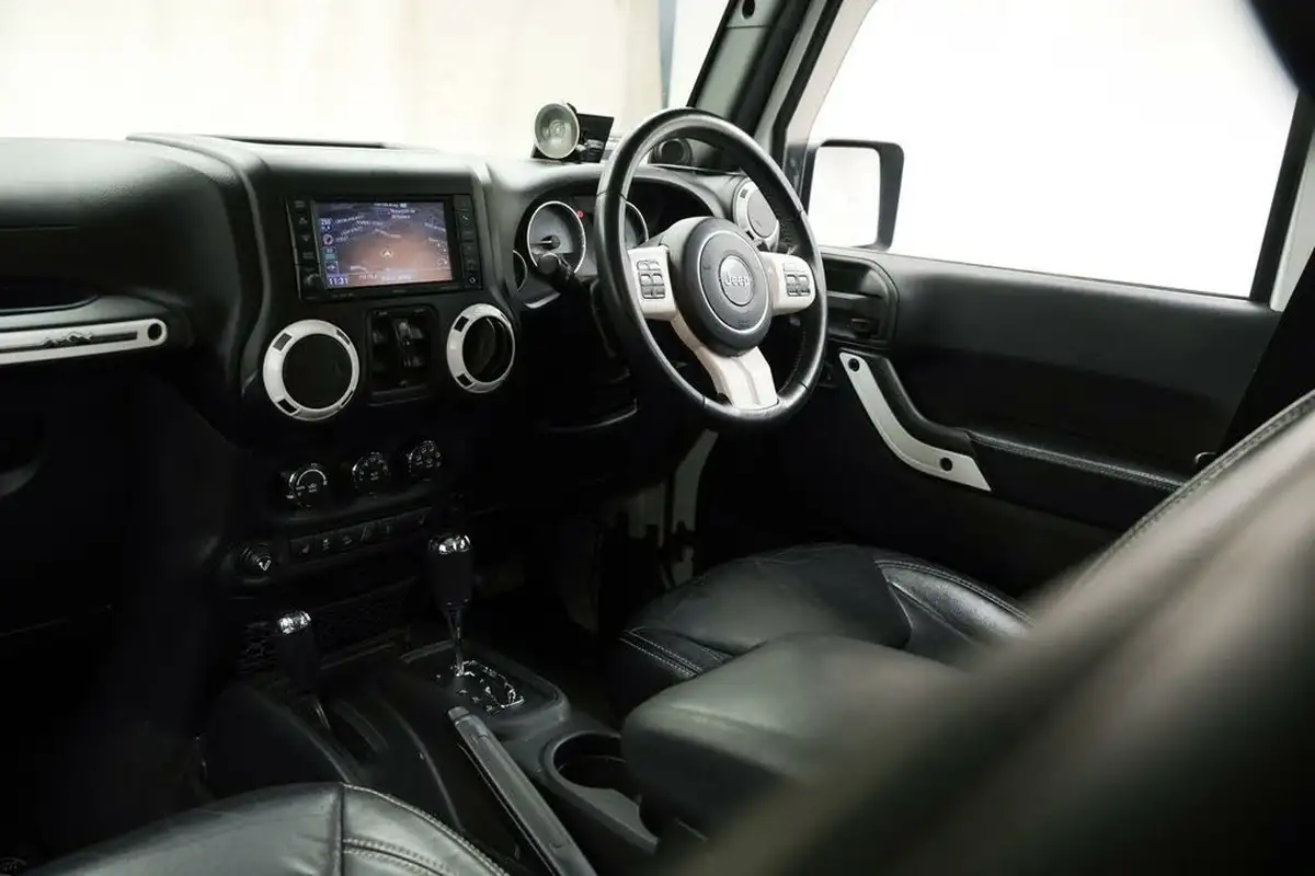 2014-jeep-wrangler-28crd-polar-5d-big-19
