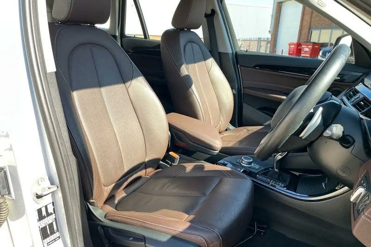 2021-bmw-x1-20-sdrive20i-xline-big-16