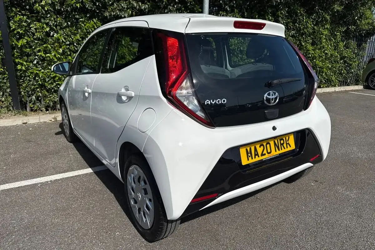 2020-toyota-aygo-10-vvt-i-x-play-big-7