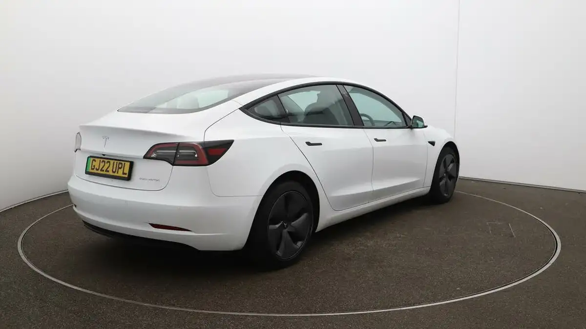 2022-tesla-model-3-e-long-range-big-53