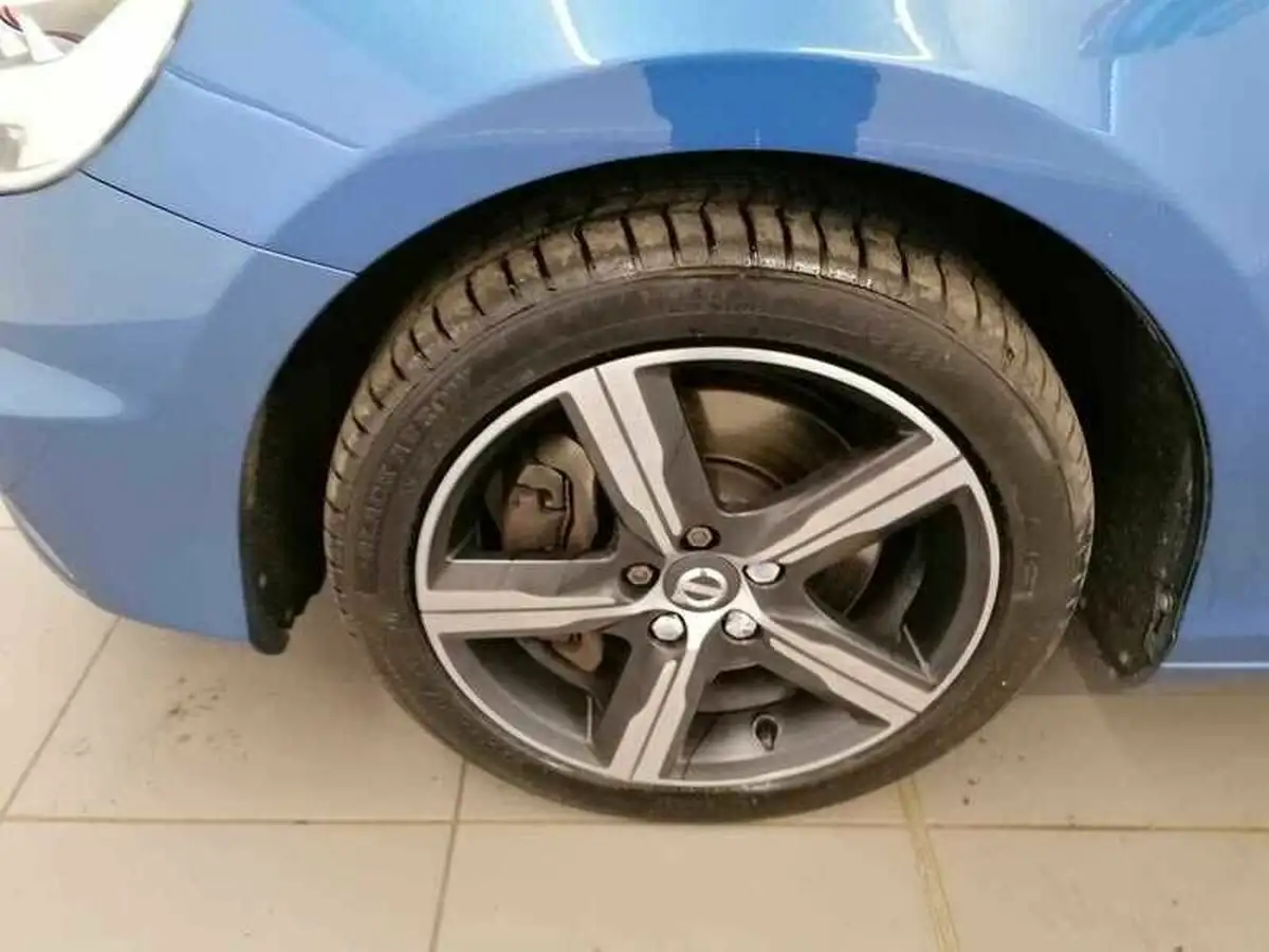 2019-volvo-v40-15-t3-r-design-edition-big-6