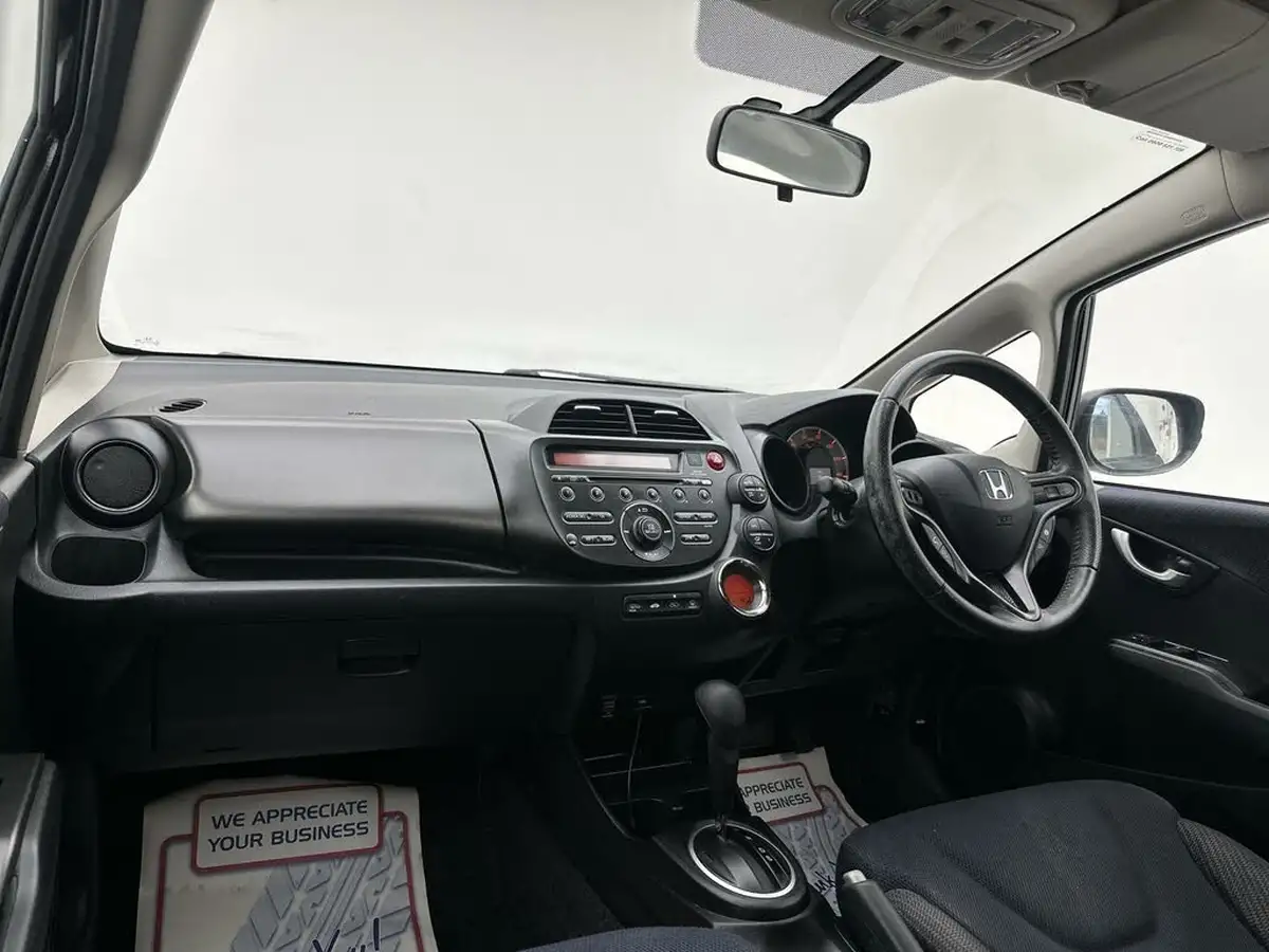 2012-honda-jazz-14-ex-cvt-big-32