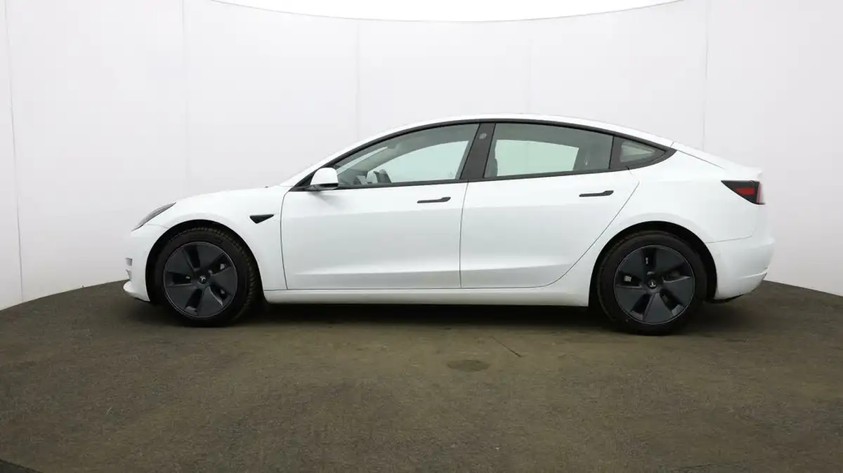 2022-tesla-model-3-e-long-range-big-69
