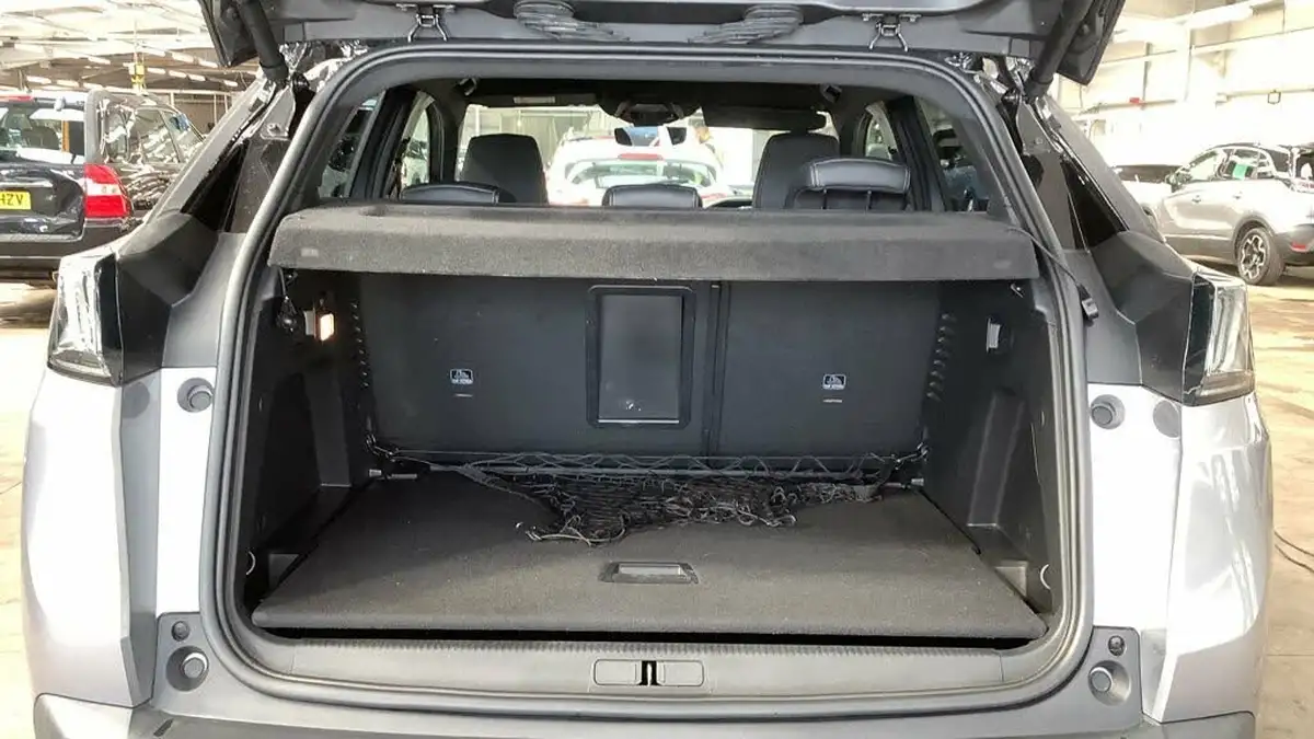 2022-peugeot-3008-suv-12-puretech-gt-premium-big-6