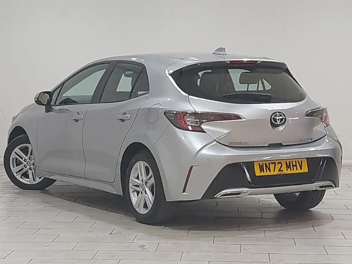 2022-toyota-corolla-20-vvt-i-icon-tech-hatchback-big-1