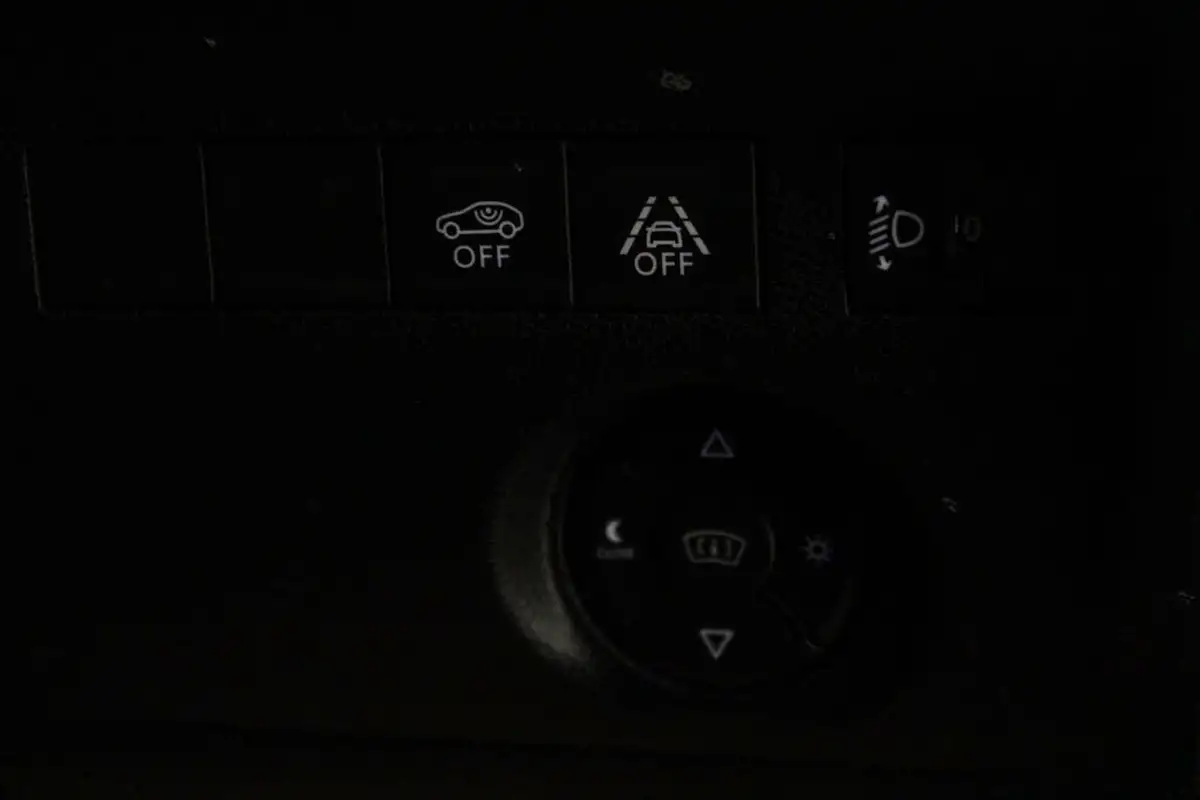 2021-citroen-c4-12-puretech-shine-130ps-big-14
