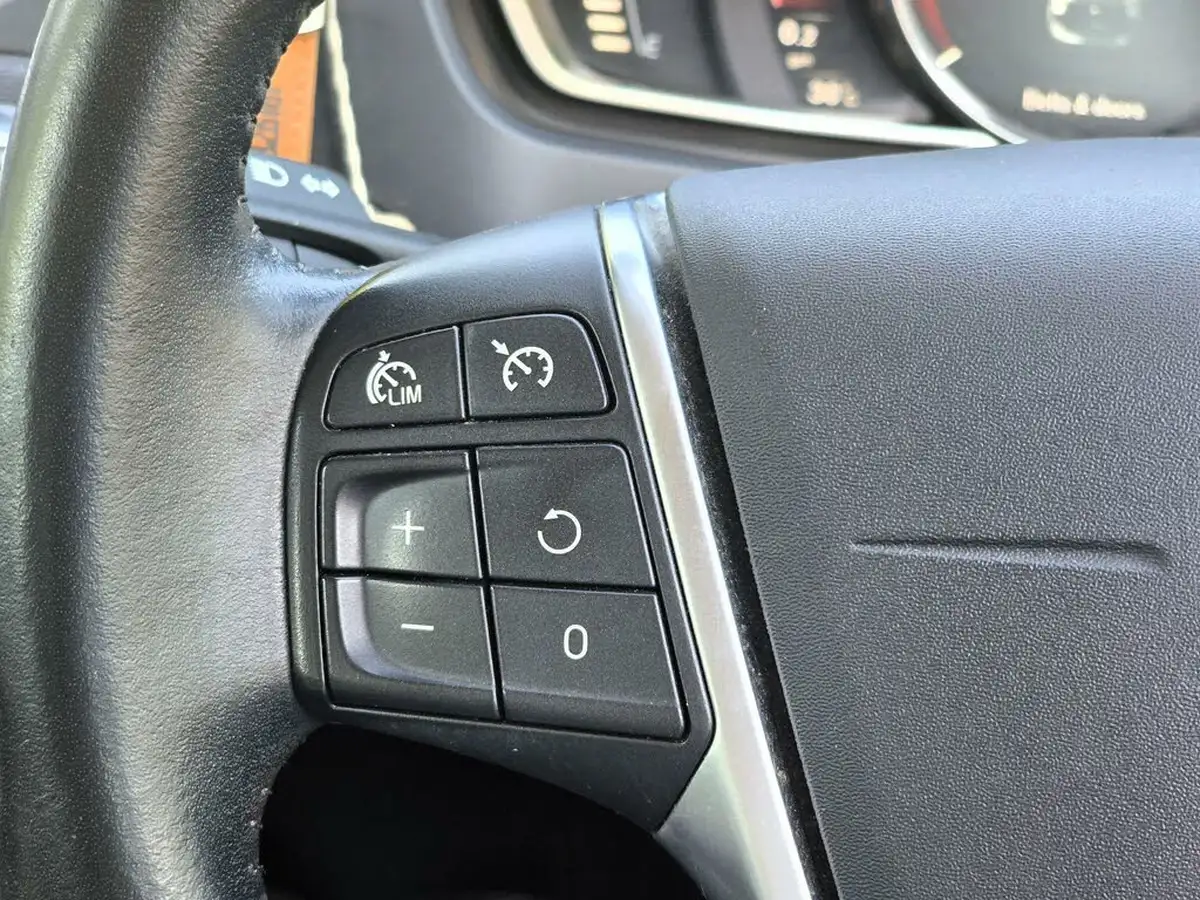 2016-volvo-v40-20td-d3-inscription-geartronic-big-24