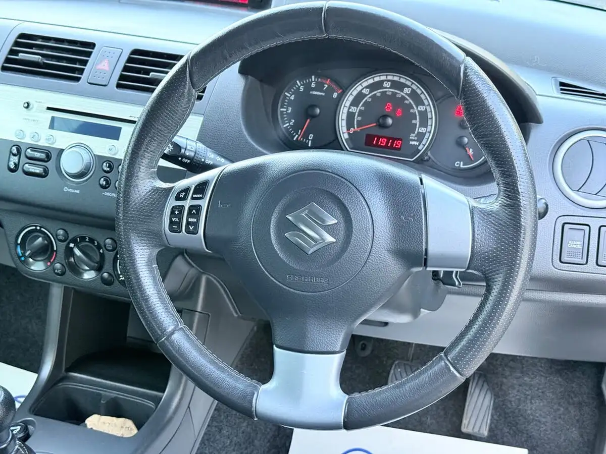 2009-suzuki-swift-13-attitude-big-25