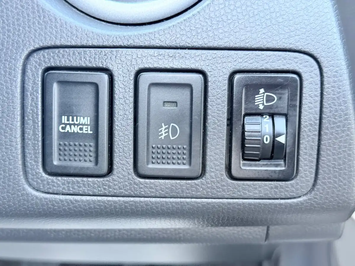 2009-suzuki-swift-13-attitude-big-29