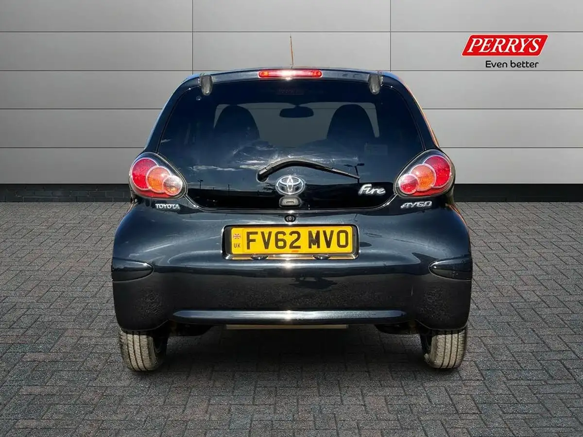 2012-toyota-aygo-10-aygo-fire-5d-big-4