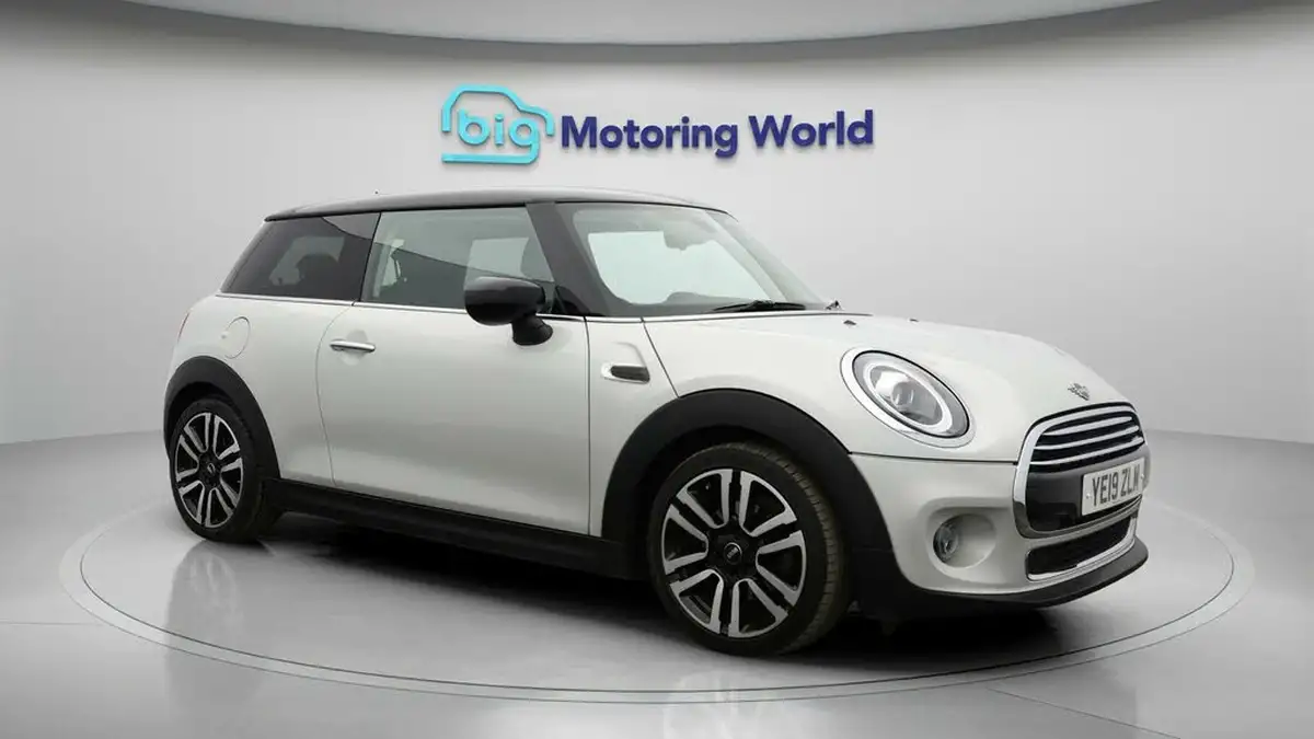 2019-mini-cooper-15-cooper-exclusive-134bhp-nav-hatchback-3d-auto-big-0
