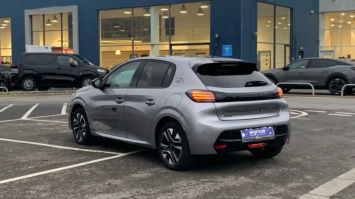 2024-peugeot-208-e-e-style-big-4