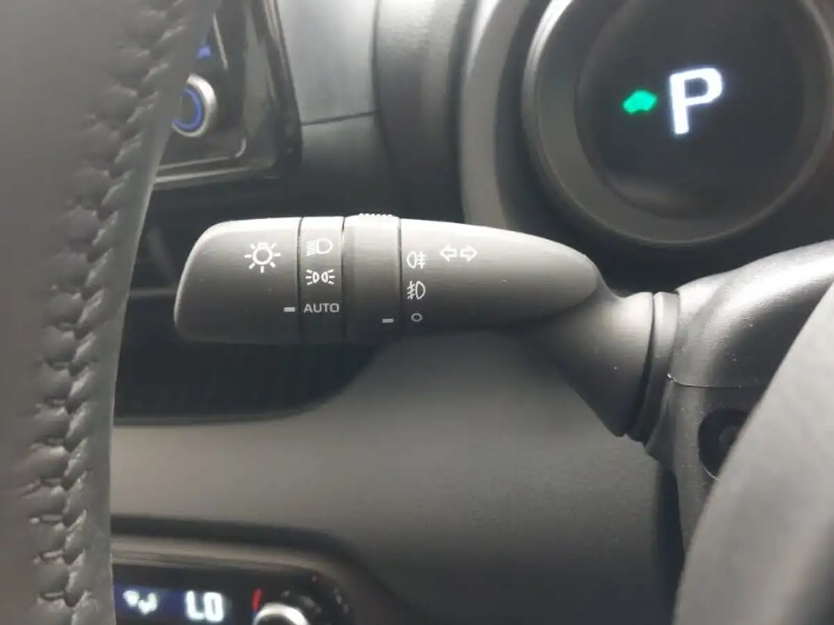 2022-toyota-yaris-15-vvt-i-design-big-12