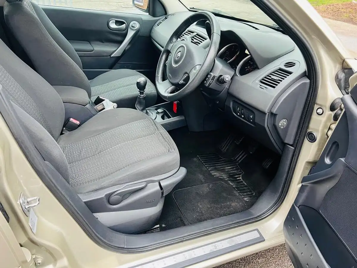 2008-renault-megane-19td-dynamique-s-non-estate-5d-big-8