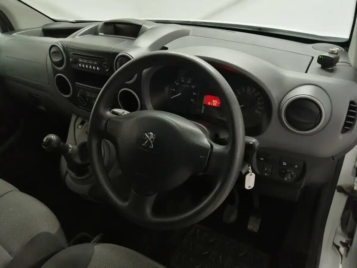 2018-peugeot-partner-16td-se-l1-stop-start-850-panel-big-7
