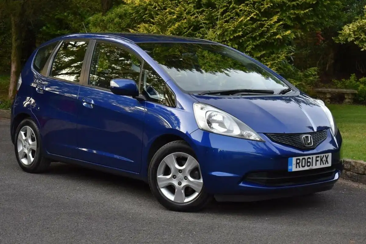 2011-honda-jazz-14-es-t-big-0