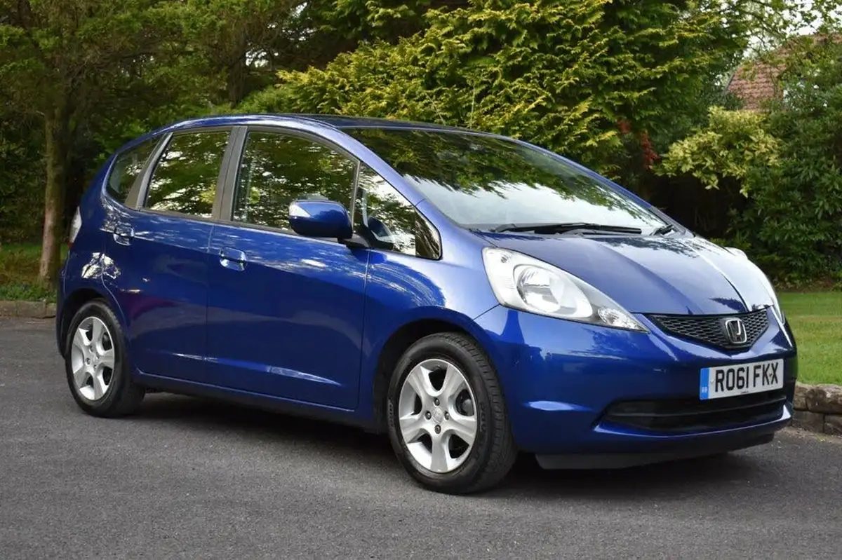 2011-honda-jazz-14-es-t-big-24