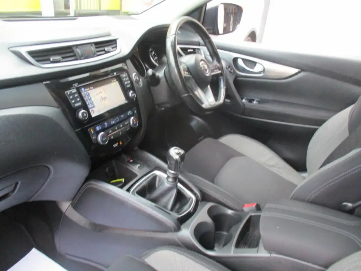 2017-nissan-qashqai-12-dig-t-n-connecta-big-40