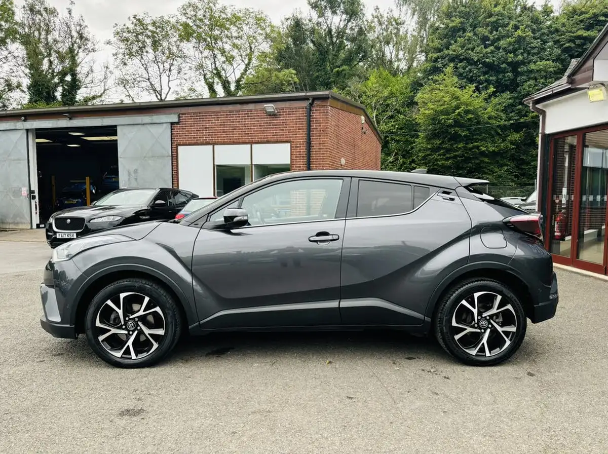 2017-toyota-c-hr-12-dynamic-big-18