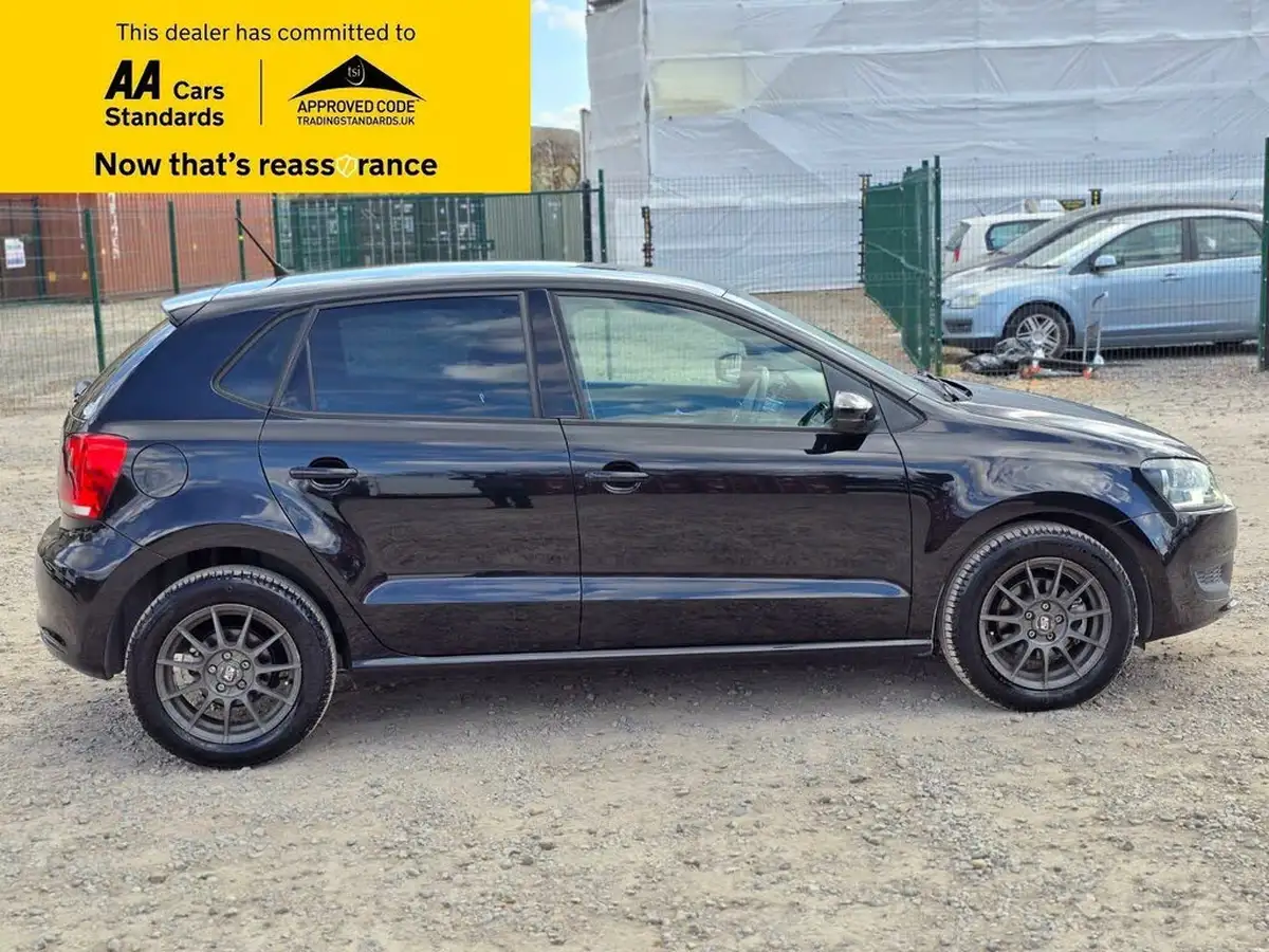 2014-volkswagen-polo-big-15