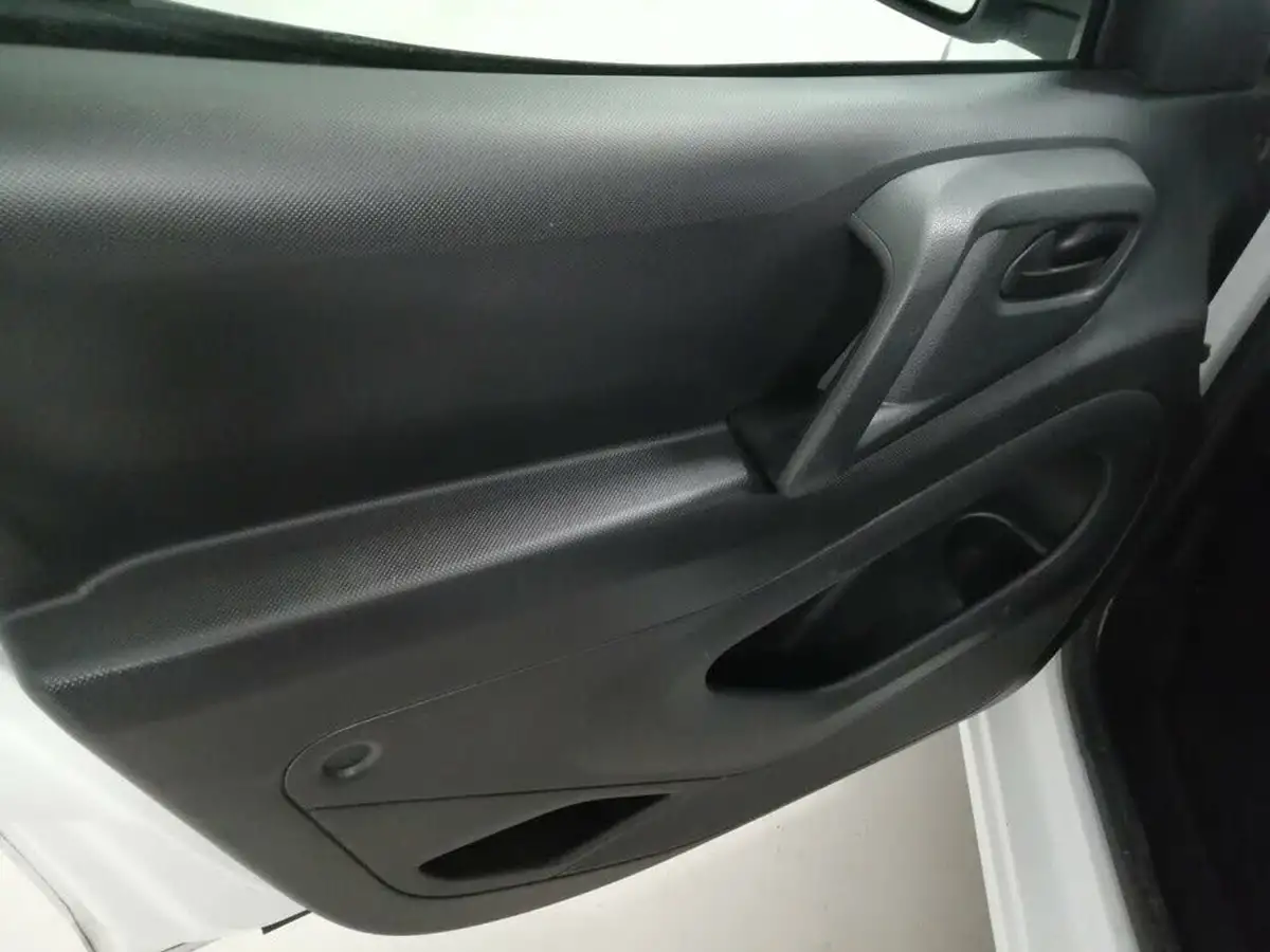 2018-peugeot-partner-16td-se-l1-stop-start-850-panel-big-35