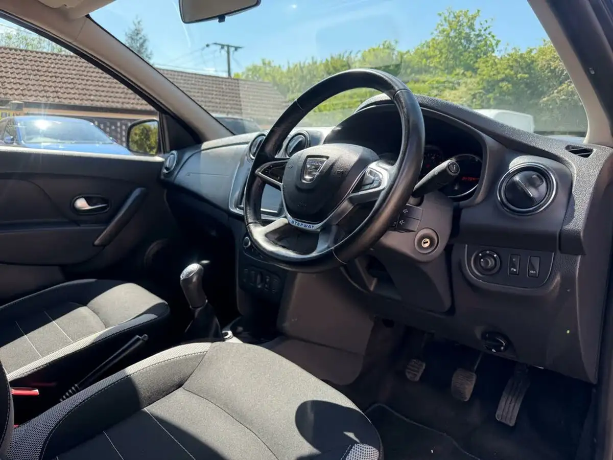 2020-dacia-sandero-stepway-09-tce-comfort-big-10