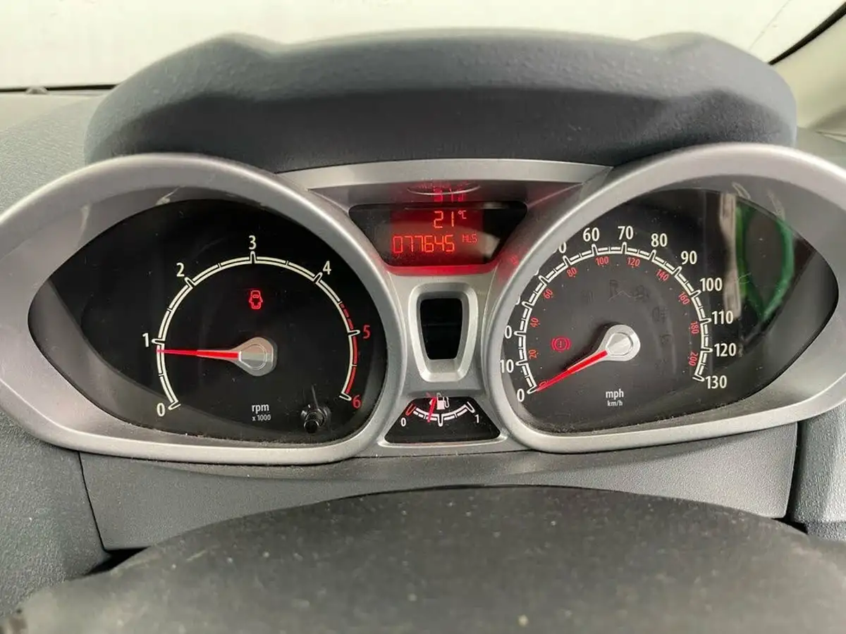 2010-ford-fiesta-14td-titanium-5d-1399cc-big-12
