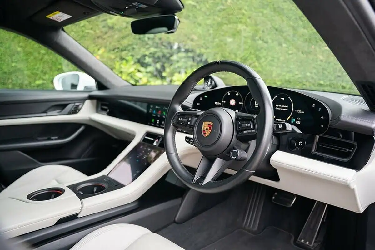 2020-porsche-taycan-e-turbo-big-15