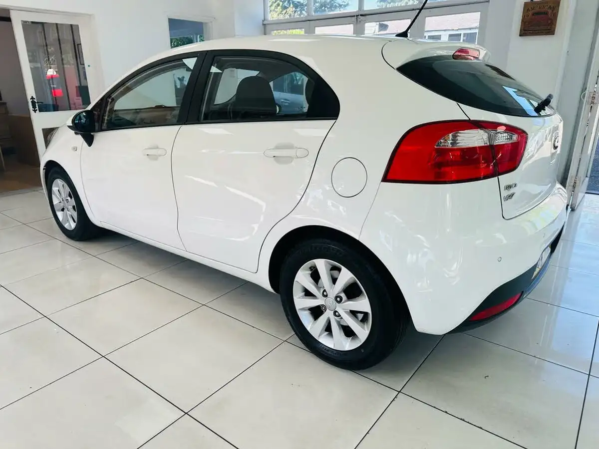 2014-kia-rio-125-vr7-5d-big-34