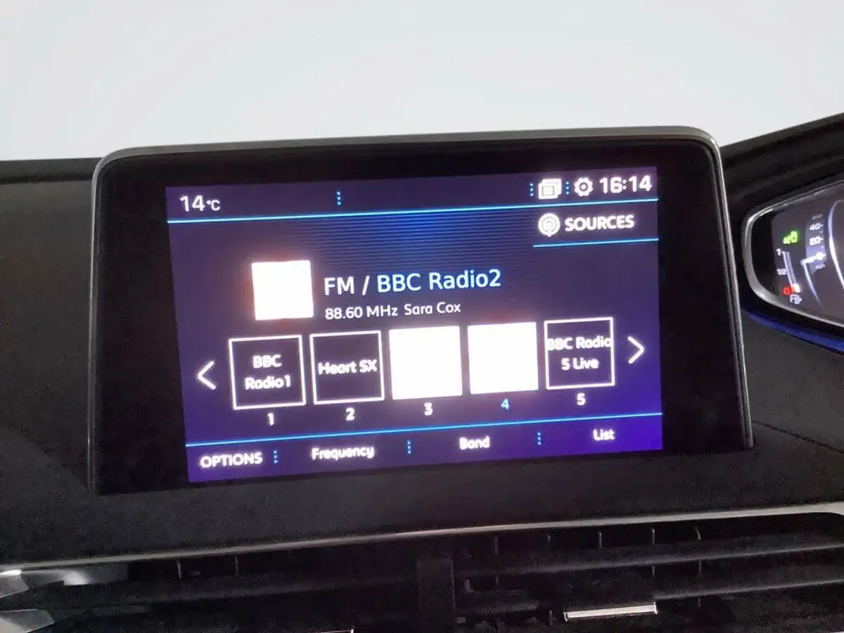 2018-peugeot-3008-suv-12-puretech-allure-eat6-big-24