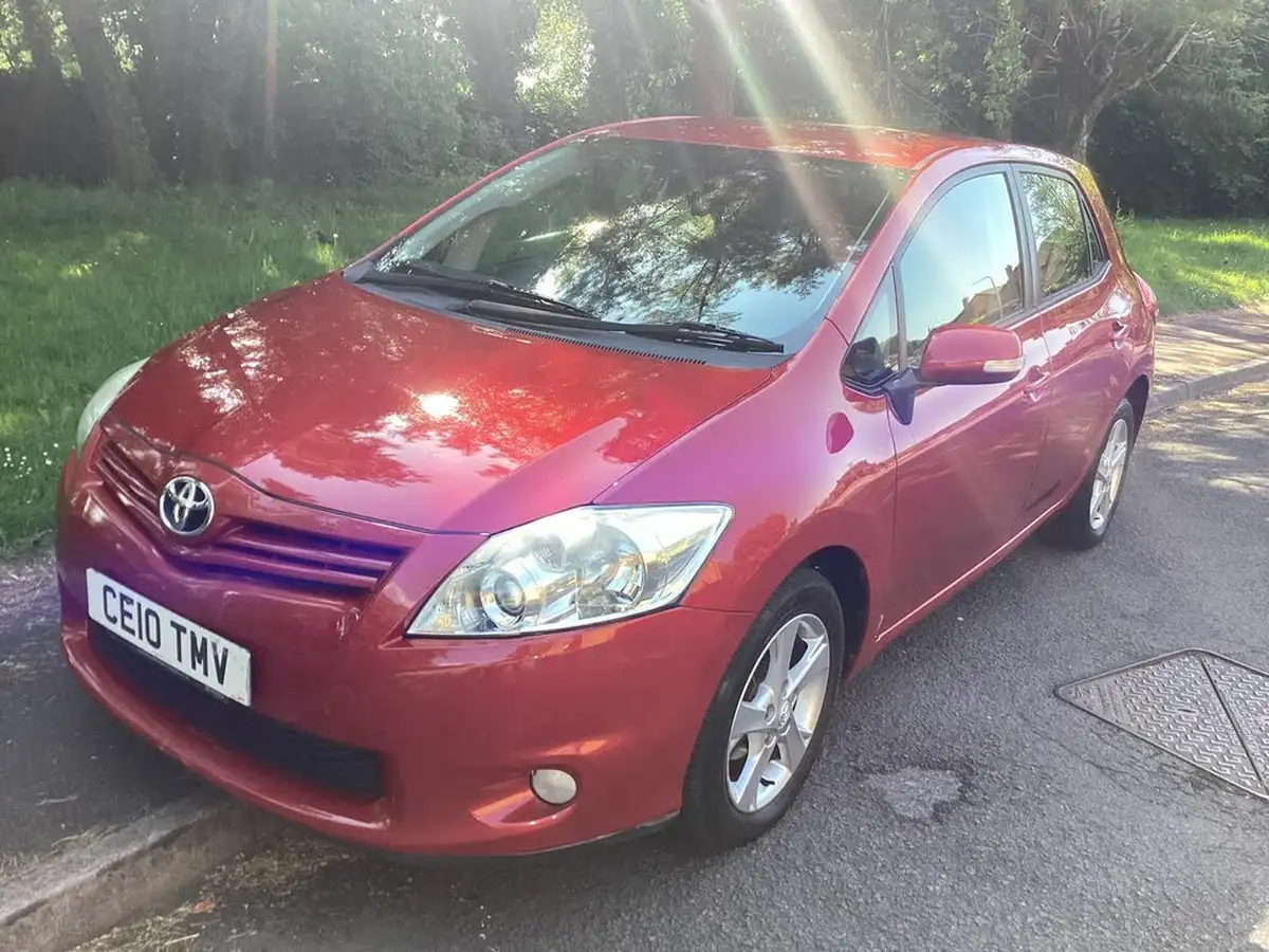 2010-toyota-auris-133-vvt-i-tr-5d-big-0
