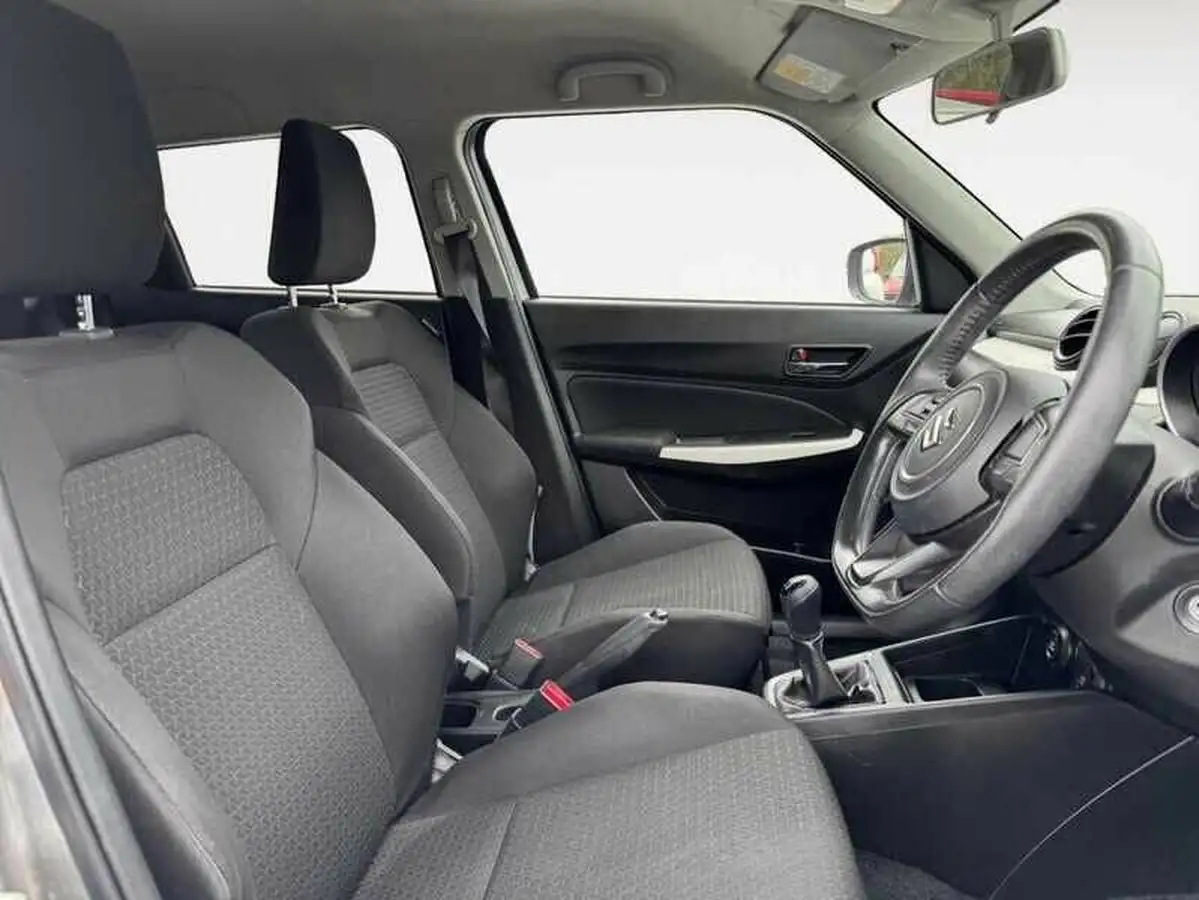 2019-suzuki-swift-12-dualjet-attitude-big-3