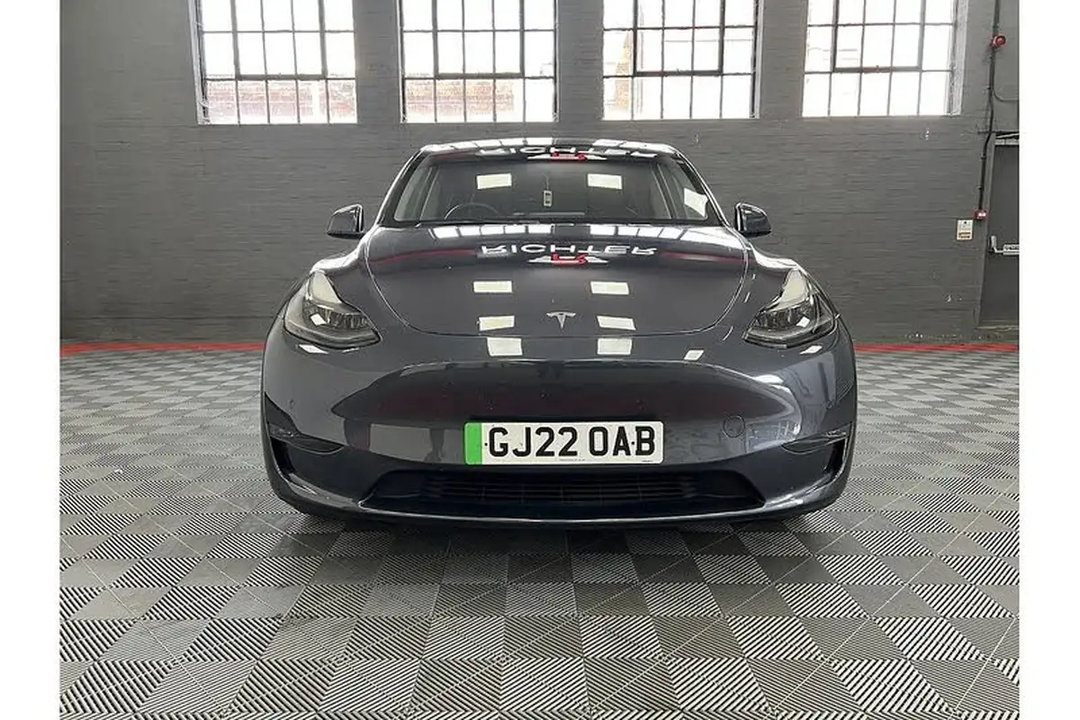 2022-tesla-model-y-e-long-range-big-1