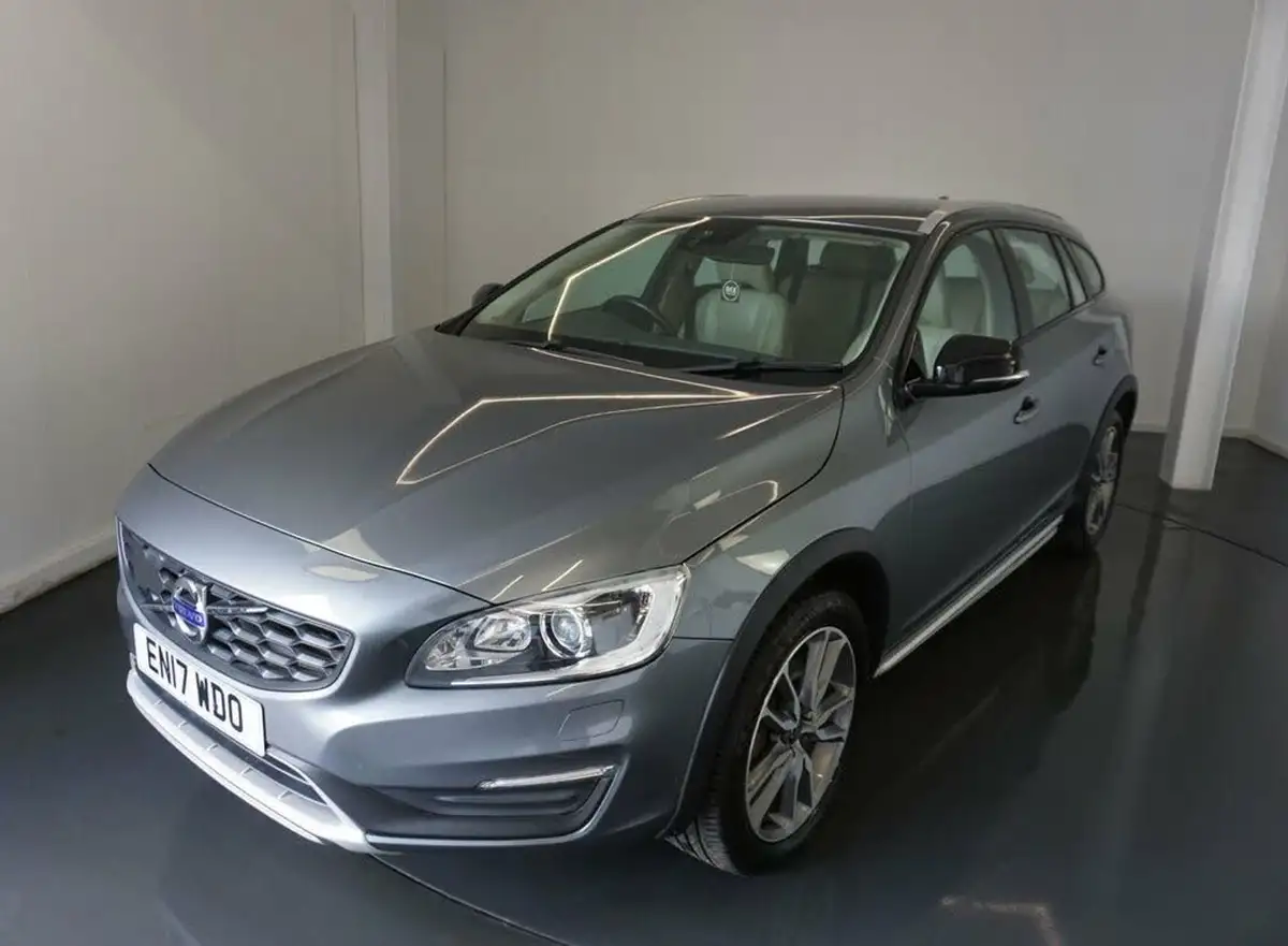2017-volvo-v60-20td-d4-cross-country-lux-geartronic-big-1