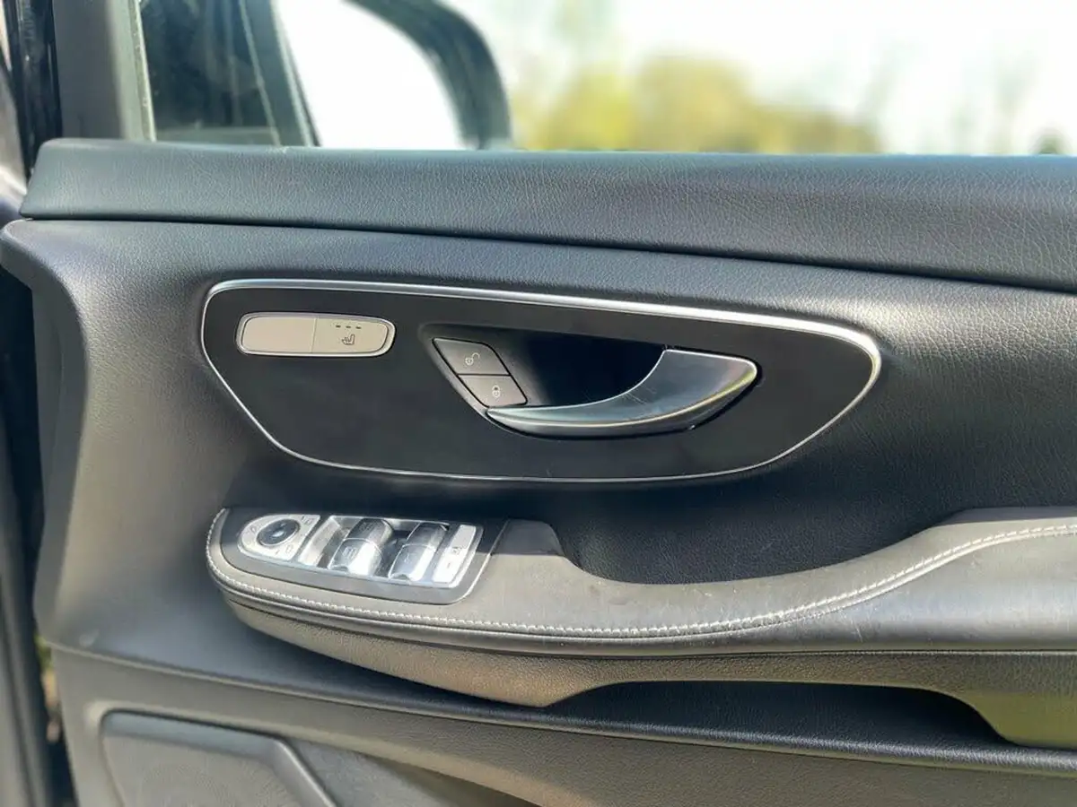 2019-mercedes-benz-v-class-20d-v220d-sport-extra-long-big-15