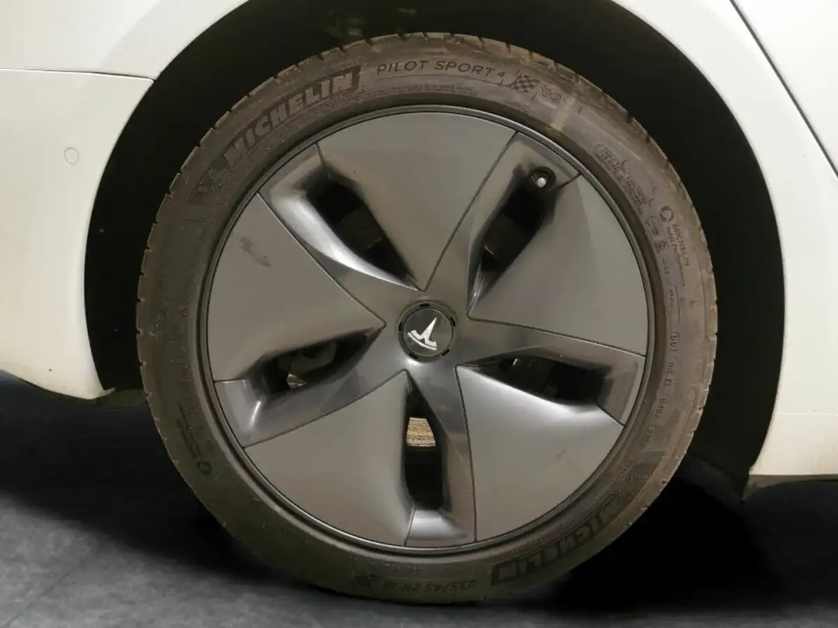 2020-tesla-model-3-e-long-range-big-25