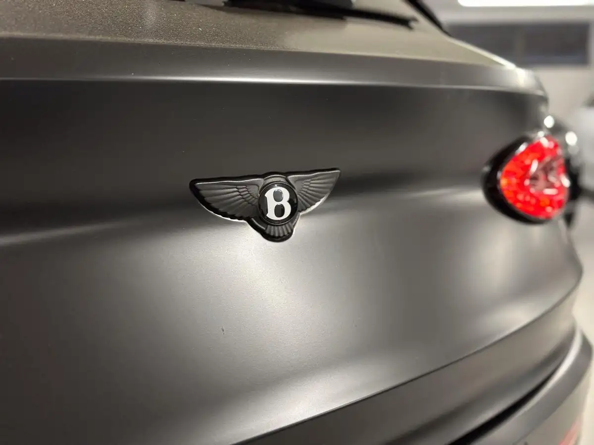 2022-bentley-bentayga-40-v8-big-13