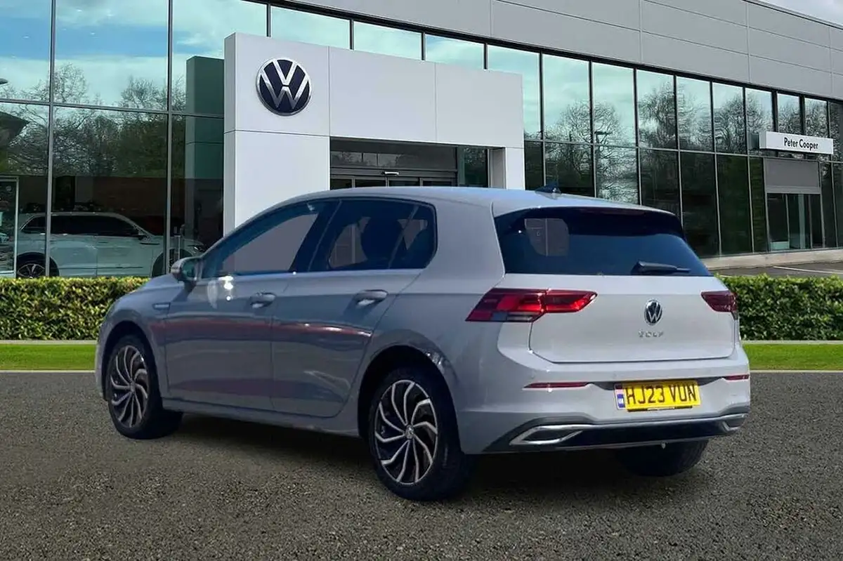 2023-volkswagen-golf-15-tsi-style-edition-130ps-big-2