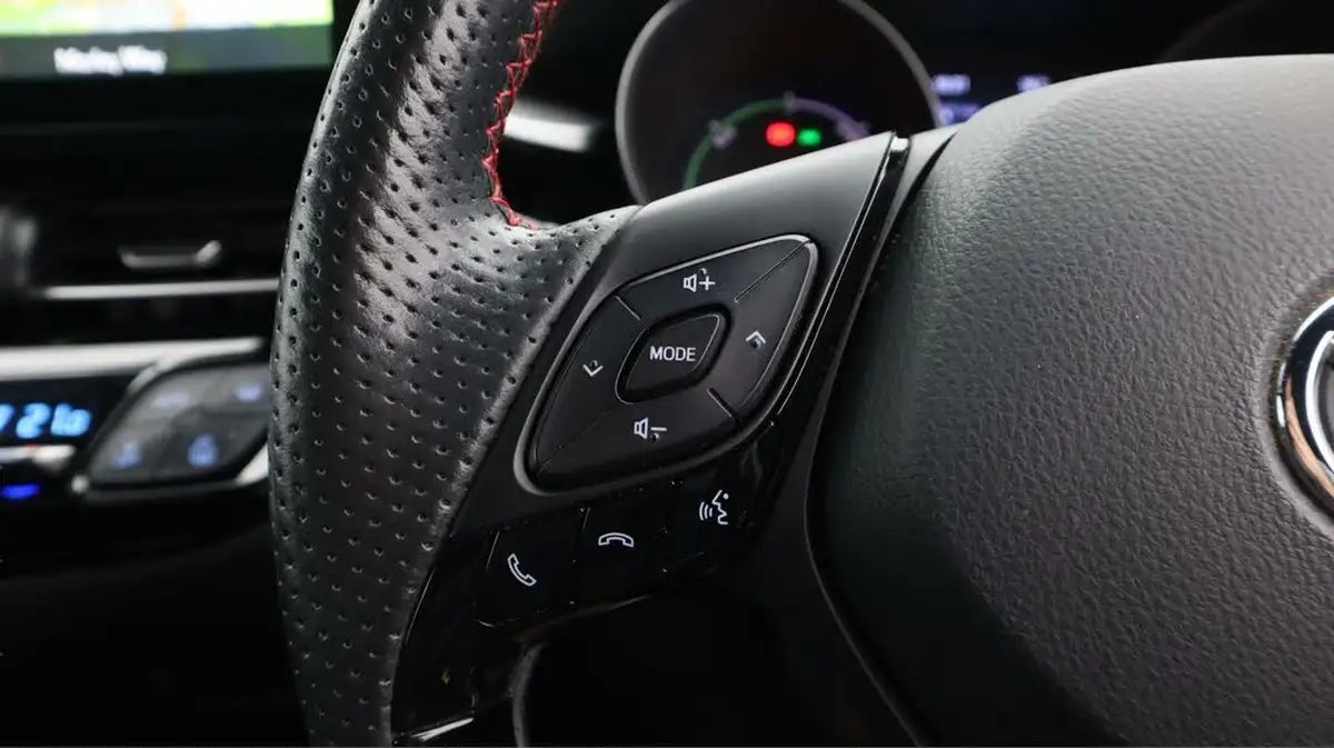 2022-toyota-c-hr-18-vvt-i-gr-sport-big-25